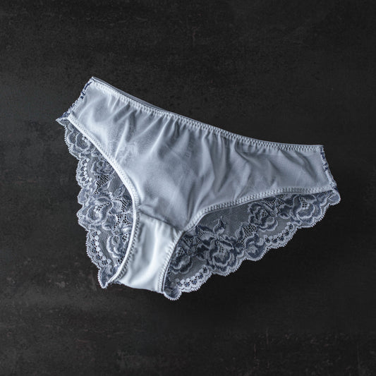 culotte éthique réalisée en Belgique de la collection oya faite de dentelle certifiée OEKO-TEX et de résille faite de matières recyclées